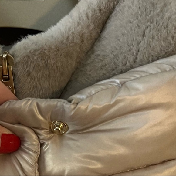 Herno A-Shape Jacket in Nylon Ultralight & Lady Alternative Fur, IT 48 / US 12 - Picture 7 of 9